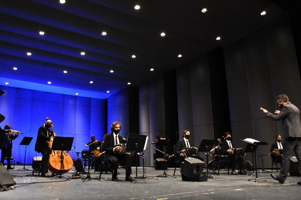 17-17-Orquesta-Provincial-de-Música-Ciudadana-130-aniversario-teatro-del-libertador