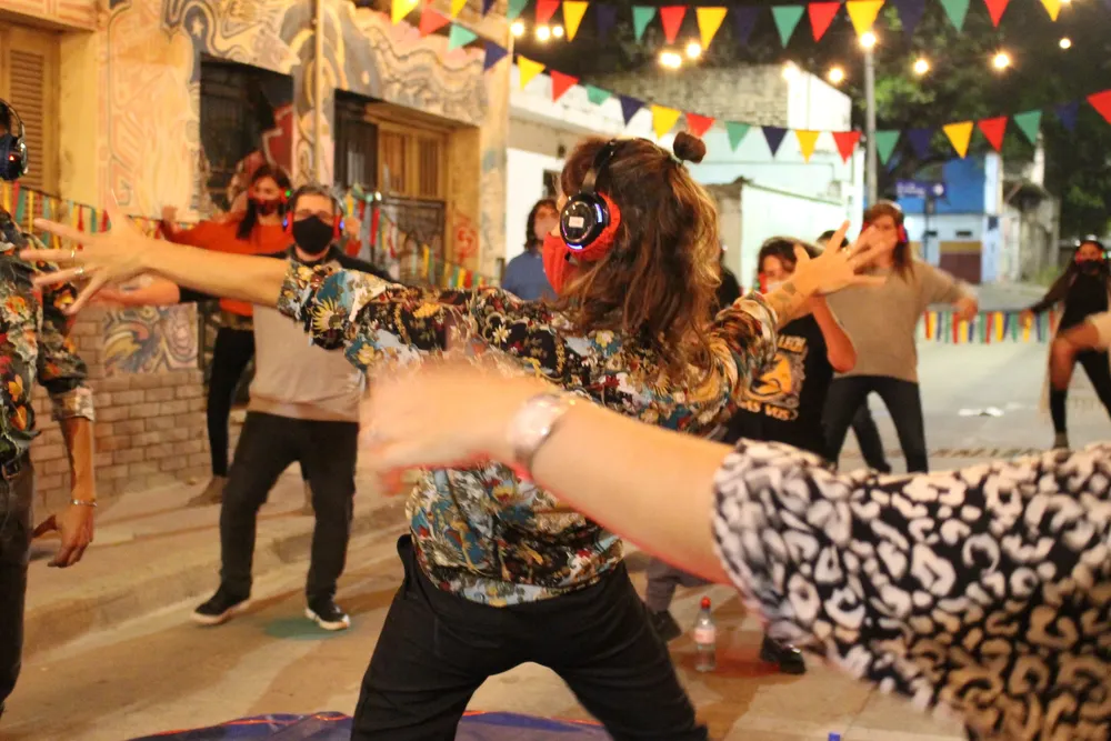 Teatro itinerante - Bailemos - BiNeural - MonoKultur